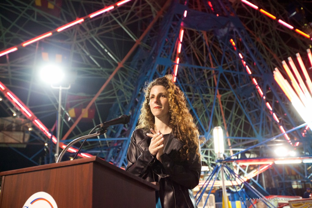 RaymondAdams-AmandaDeutchat the podium