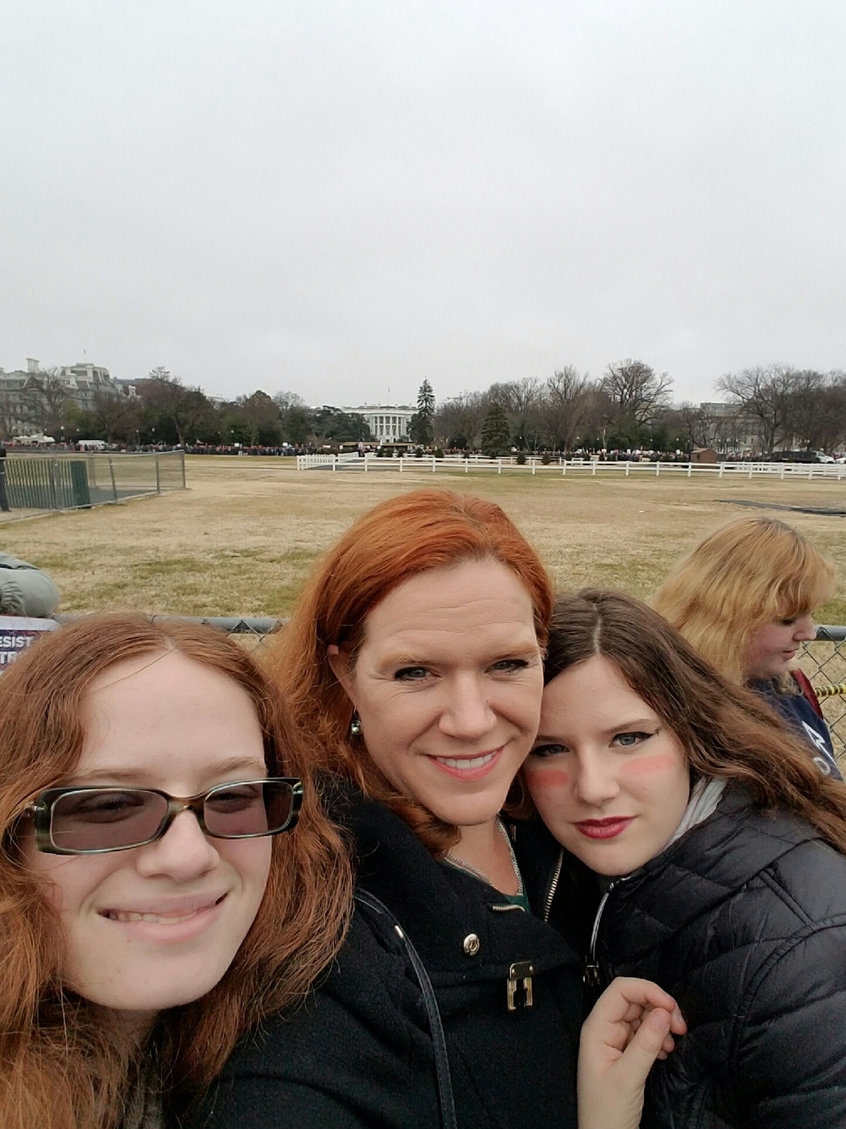 jennifer-bern-and-daughters