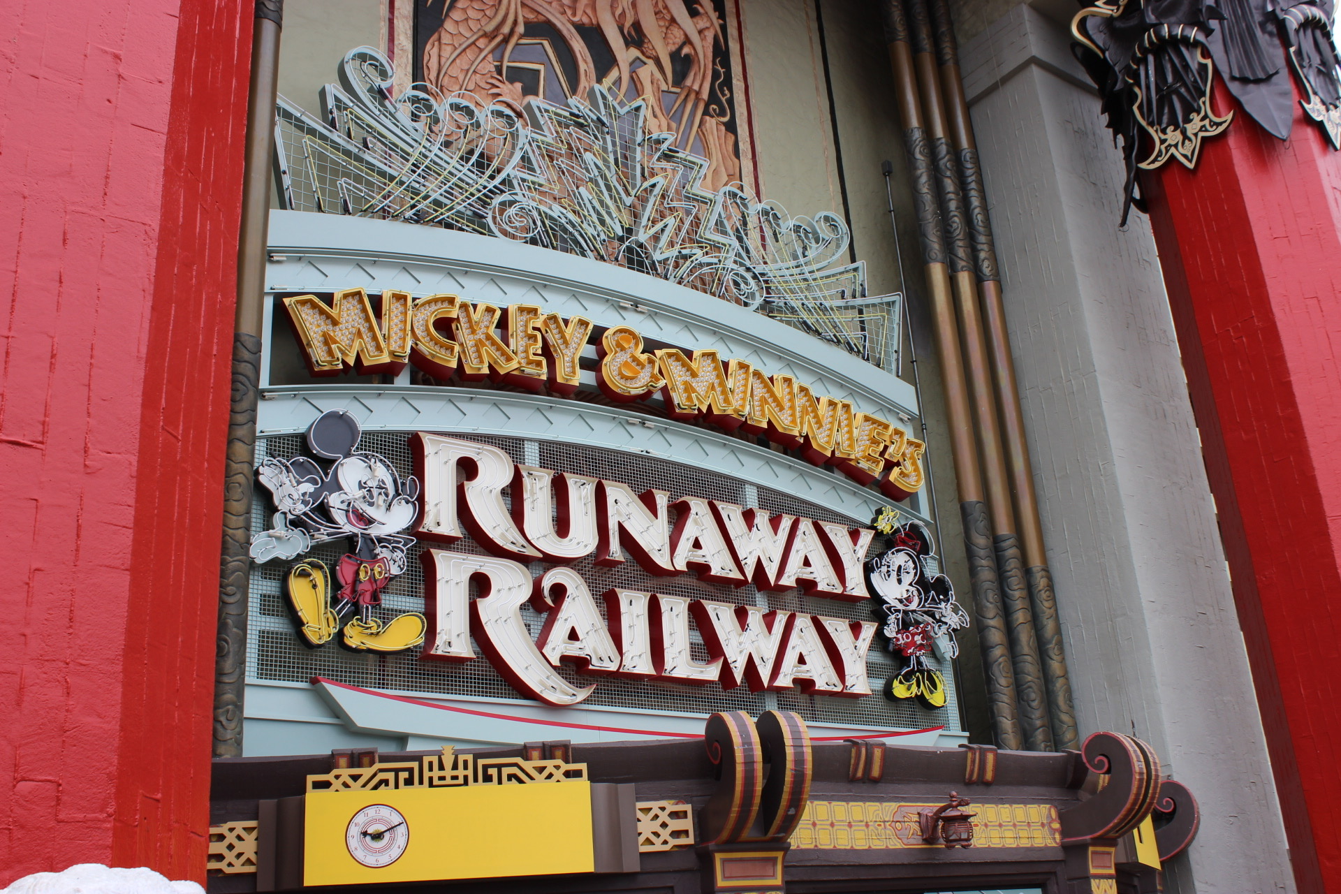 Mickey and Minnie's Runaway Railway Sign
